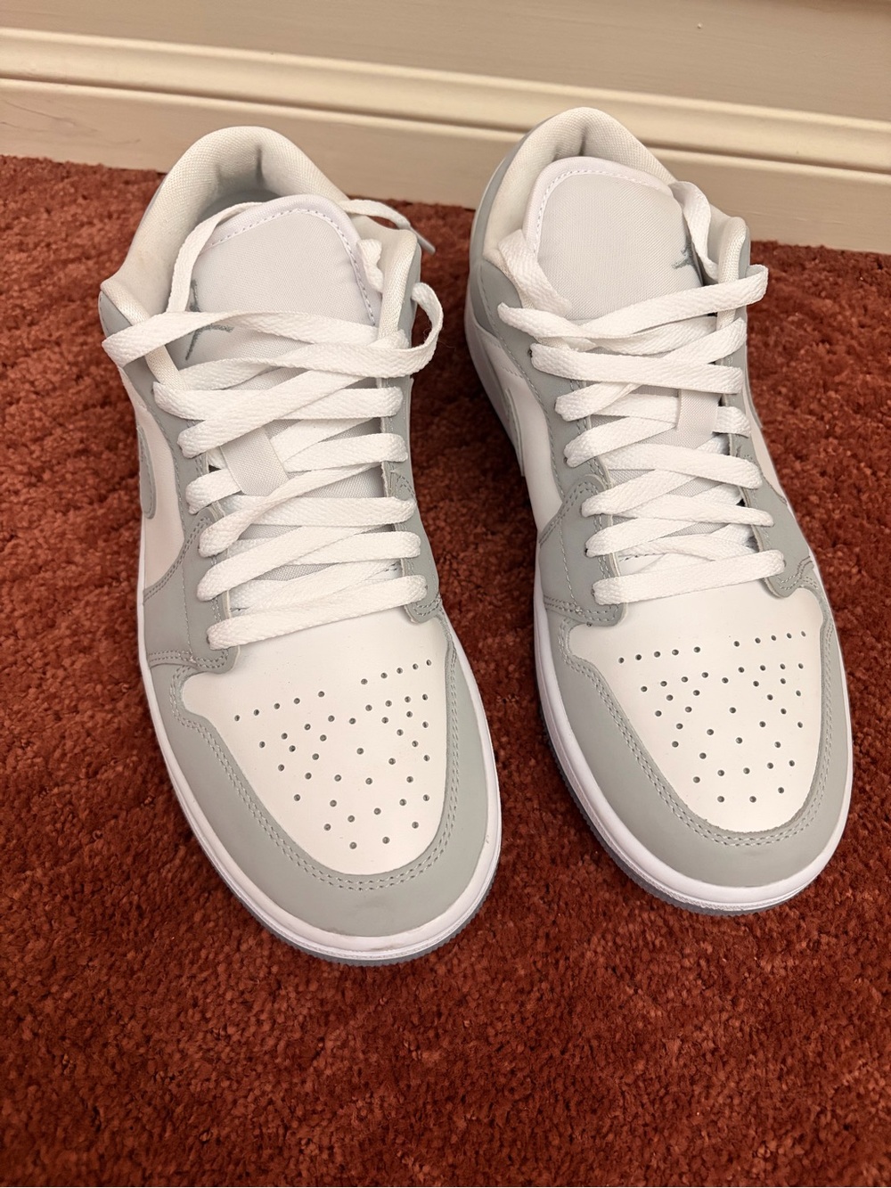 Jordan Low-Top Sneakers in White and Light Wolf  Gray